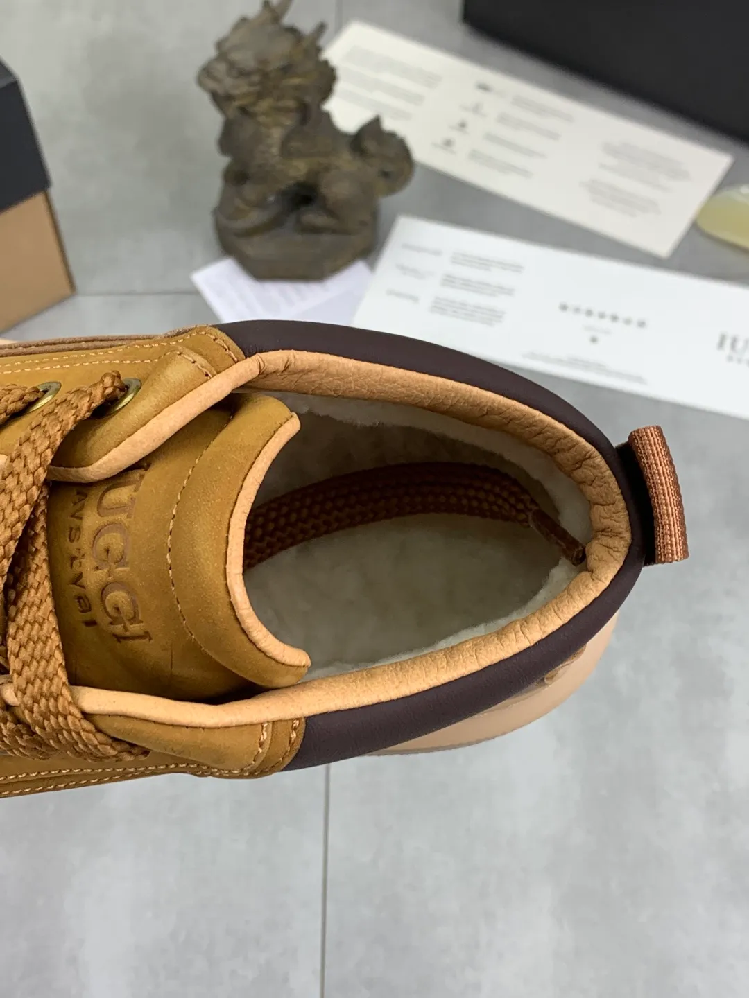 Men's men's shoes 💰P660 New arrival 🆕🆕🆕 IUGGI men's British style high-top large-toe work shoes new American retro genuine leather thick-soled board shoes lace-up mid-top short boots full genuine wool wear-resistant non-slip outsole fashion trend Size: 39-44 two colors